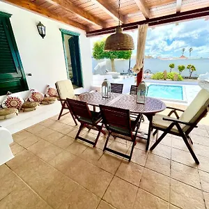 https://luxury-house-villa-de-teguise.in-canary-islands.com